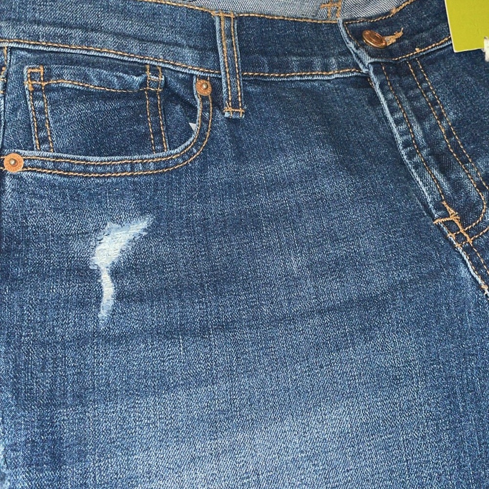 NWT Old Navy High Rise Blue Jeans with Distressed Details.  Size 8. - Picture 4 of 7